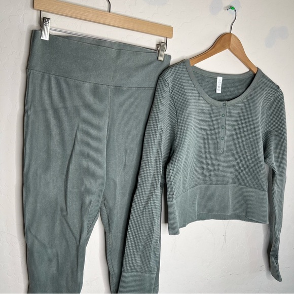 Aerie Main Squeeze Seamless Waffle Knit Matching Set Sage Green - Picture 3 of 11